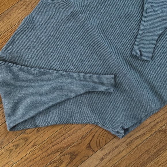 Forever 21 Gray Ribbed Sweater Size Small - Picture 3 of 8